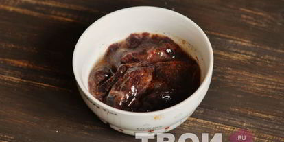 Шаг 2: брускетты с печенью и бальзамическим луком