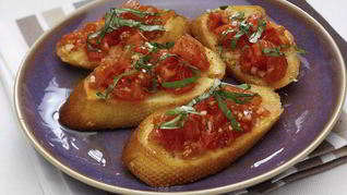Рецепт Брускетты с помидорами и базиликом