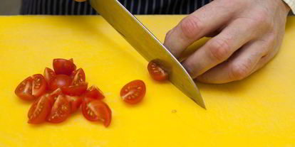 Шаг 1: брускетты с помидорами и оливками