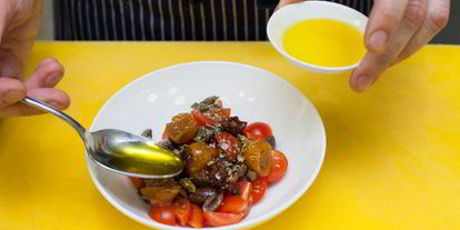 Шаг 6: брускетты с помидорами и оливками