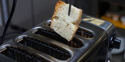 Шаг 7: брускетты с помидорами и оливками