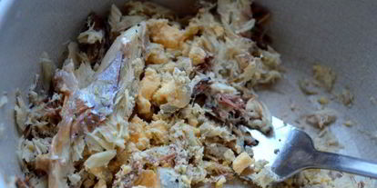 Шаг 2: брускетты с рыбого и свеклоя