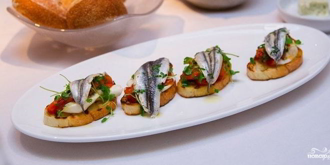 Рецепт брускетты с сельдью