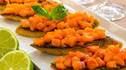 Рецепт Брускетты с семгой и песто