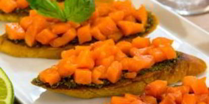 Шаг 7: брускетты с семгой и песто