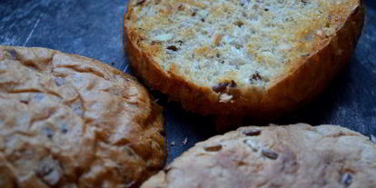 Шаг 2: брускетты с творогом и красной рыбой