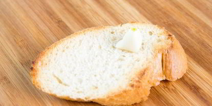 Шаг 1: брускетты с ветчиной