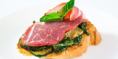 Шаг 7: брускетты с ветчиной