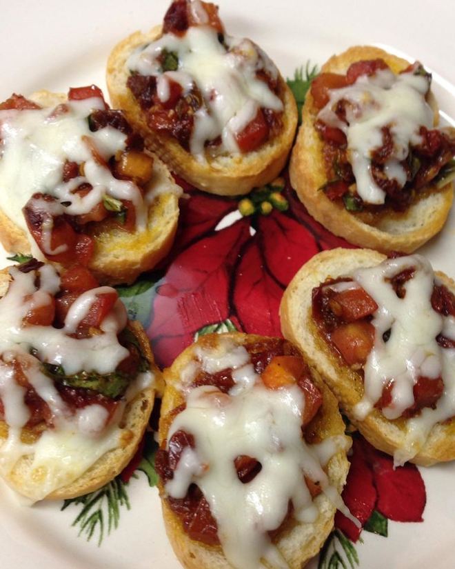 Рецепт брускетты с вялеными помидорами