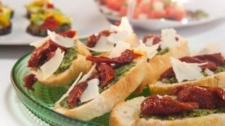 Рецепт Брускетты с вялеными томатами