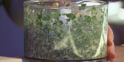 Шаг 1: брускетты с вялеными томатами