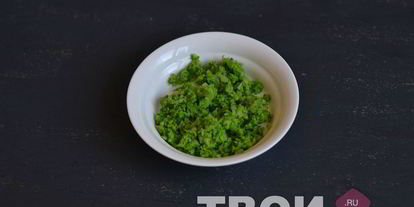 Шаг 3: брускетты с зеленым горошком