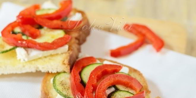 Рецепт брускетты со сладким перцем и сыром