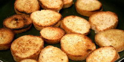 Шаг 2: брускетты со сливочным пюре