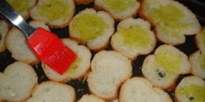 Шаг 1: брускетты в духовке