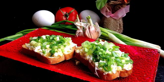 Рецепт брускетты яично-луковая