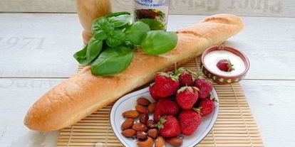 Шаг 2: брускетт с клубникой и базиликом