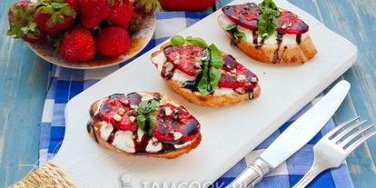 Шаг 10: брускетт с клубникой и базиликом