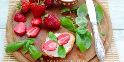 Шаг 7: брускетт с клубникой и базиликом