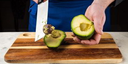 Шаг 1: брускетт с печенью трески и муссом из авокадо