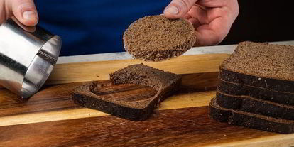 Шаг 4: брускетт с печенью трески и муссом из авокадо