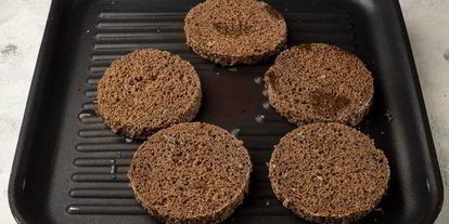 Шаг 5: брускетт с печенью трески и муссом из авокадо