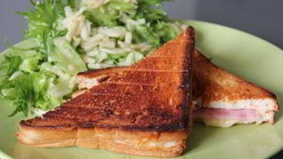 Рецепт Бутерброда с салатом из зеленого яблока к завтраку