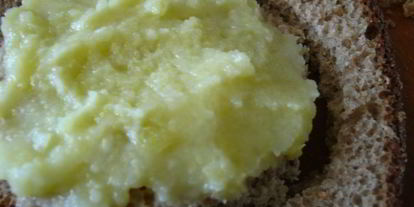 Шаг 2: бутербродов с сельдью и свекольным песто