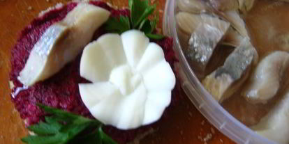 Шаг 5: бутербродов с сельдью и свекольным песто