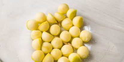 Шаг 2: мини-брускетт с уткой и карамелизированными яблоками