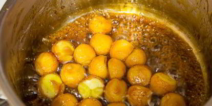 Шаг 8: мини-брускетт с уткой и карамелизированными яблоками