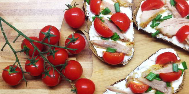 Рецепт ржаннаи брускетта с печенной в горчично-медовом соусе курицей