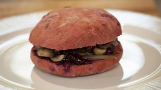 Рецепт Бургера с говядиной и чатни из красной смородины