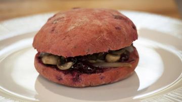 Рецепт Бургера с говядиной и чатни из красной смородины