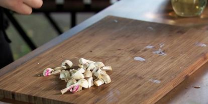 Шаг 2: бургера с говядиной и чатни из красной смородины