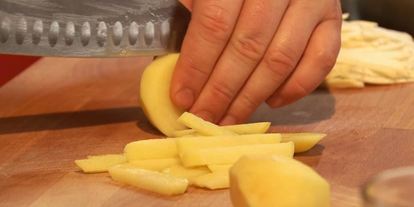 Шаг 4: бургера с говяжьей грудинкой и овощами фри