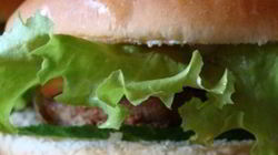 Рецепт Бургера с говяжьей котлетой и маринованными огурчиками