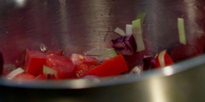 Шаг 3: бургера с судаком и краснокочанной капустой