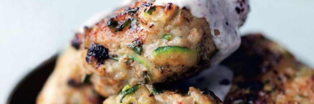 Рецепт Бургеров из индеики с кабачками, зеленым луком и кумином