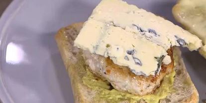 Шаг 6: бургеров с курицей, беконом и голубым сыром