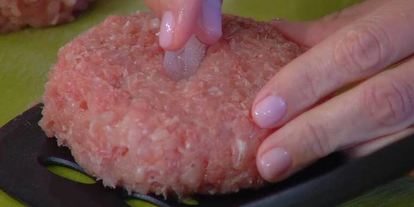 Шаг 3: бургеров с вялеными помидорами на черных булочках