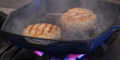 Шаг 4: бургеров с вялеными помидорами на черных булочках