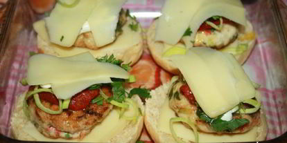 Шаг 8: домашних чикенбургеров