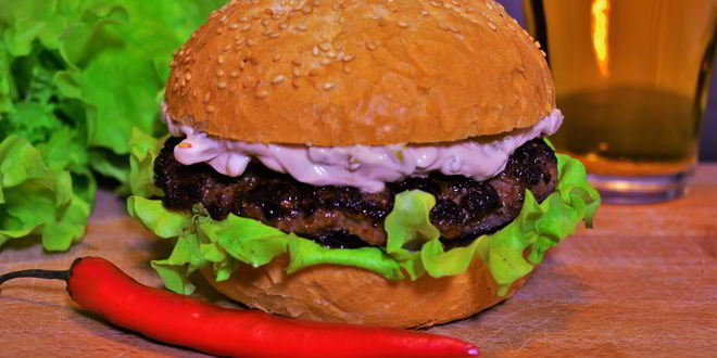 Рецепт Гамбургера с греческим соусом Тирокафтери