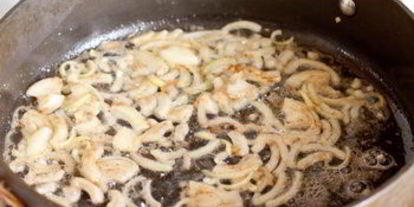 Шаг 2: гамбургеров с голубым сыром и грибами