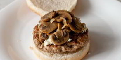 Шаг 9: гамбургеров с голубым сыром и грибами