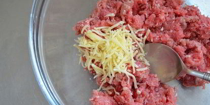 Шаг 4: картофельных бургеров с мясом