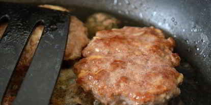 Шаг 5: картофельных бургеров с мясом