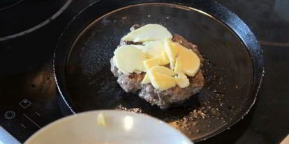 Шаг 2: мексиканского бургера с манговой сальсой и козьим сыром