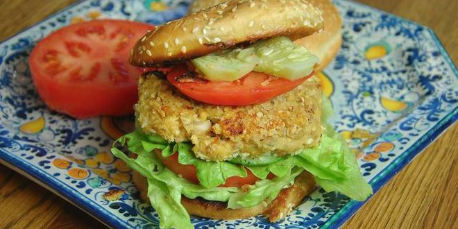 Рецепт овощных бургеров с чечевицей, грибами и курагой